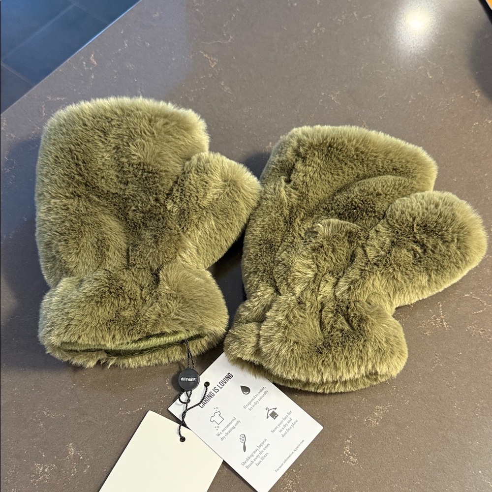 Apparis olive Green Faux Fur fingerless Mittens